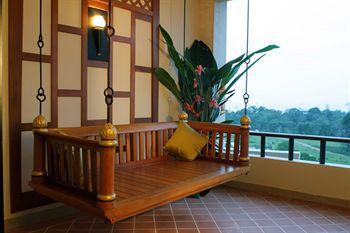 Pavilion Queen`s Bay