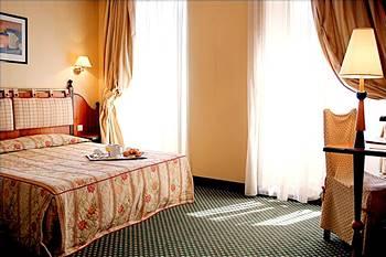 9 Hotel Republique