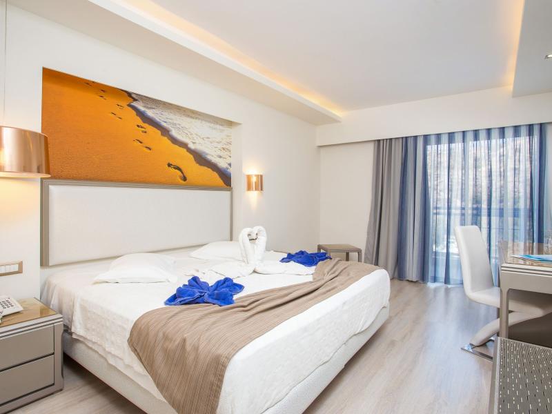 Pegasos Deluxe Beach Hotel