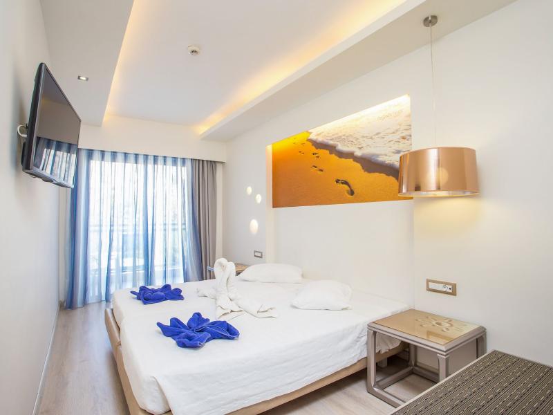 Pegasos Deluxe Beach Hotel