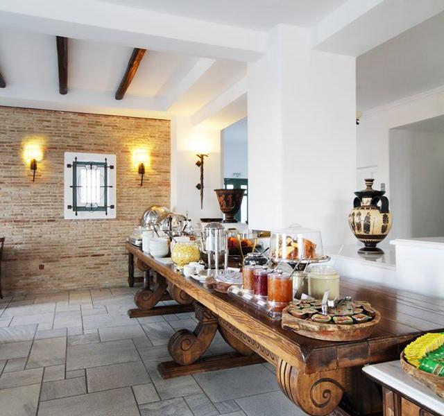 Pelican Bay Art Hotel