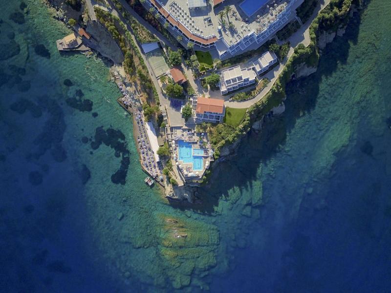 Peninsula Resort & Spa