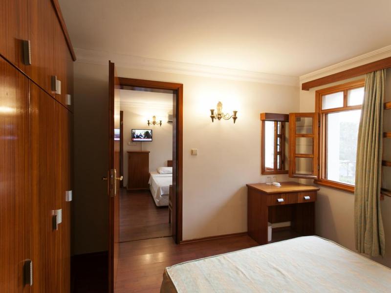 Perdikia Beach Hotel