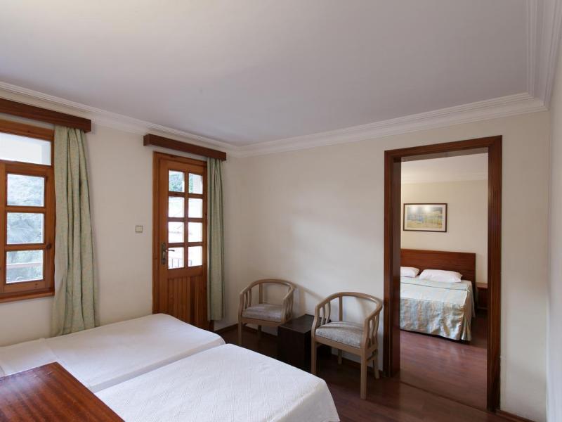 Perdikia Beach Hotel