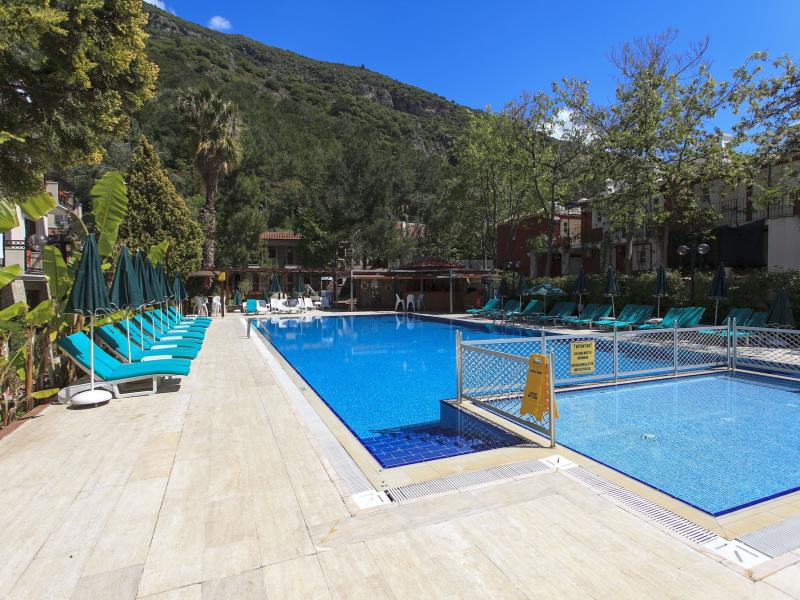 Perdikia Beach Hotel