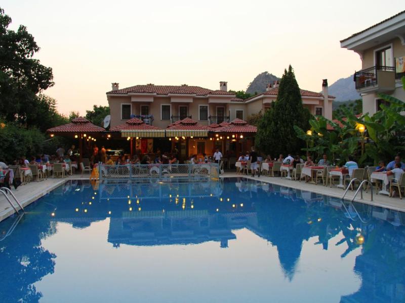 Perdikia Beach Hotel