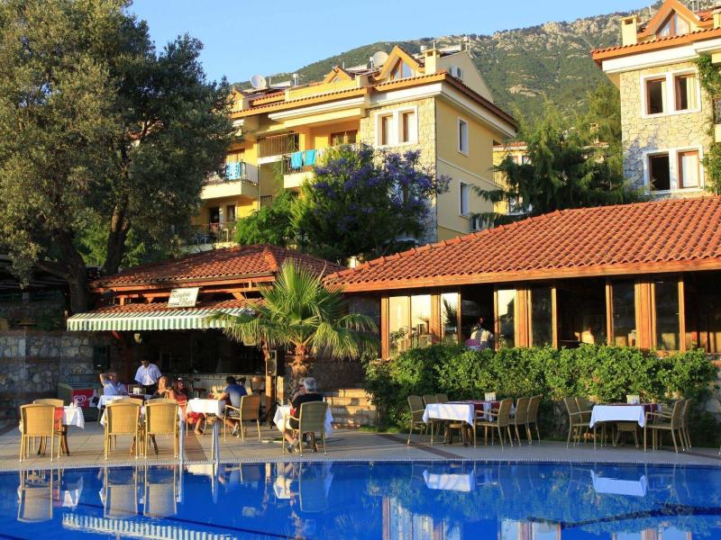 Perdikia Hill & Family Hotel