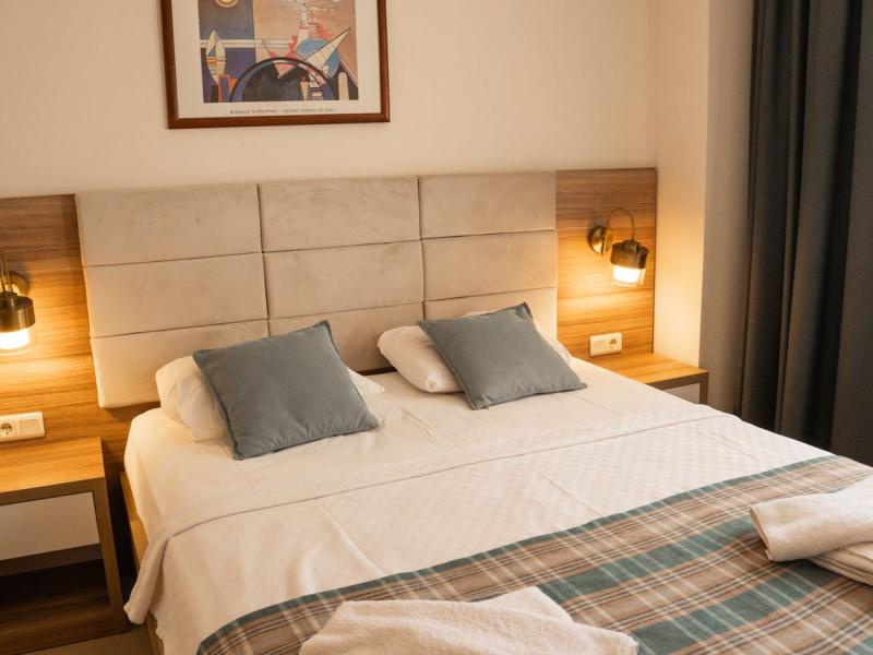 Perdikia Hill & Family Hotel