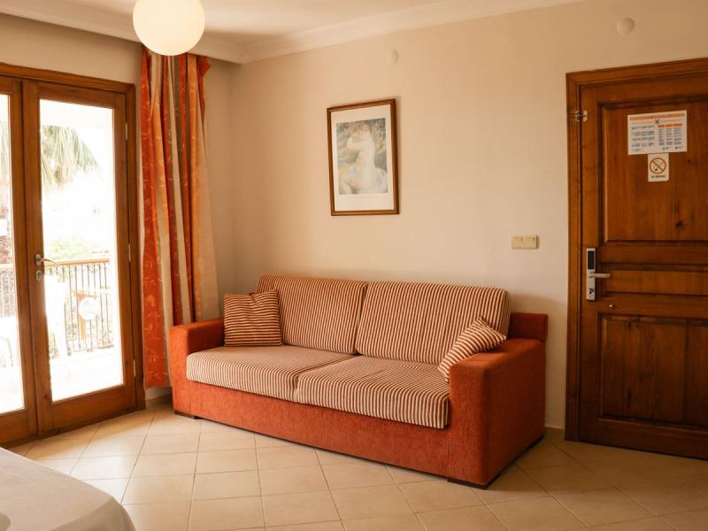 Perdikia Hill & Family Hotel