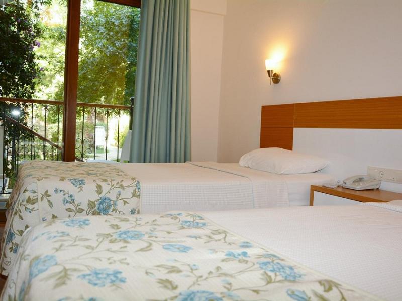 Perdikia Hill & Family Hotel