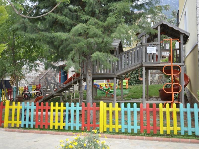 Perdikia Hill & Family Hotel