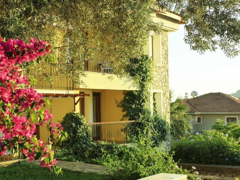 Perdikia Hill & Family Hotel