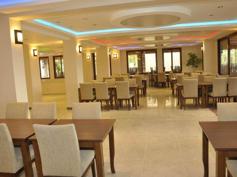 Perdikia Hill & Family Hotel