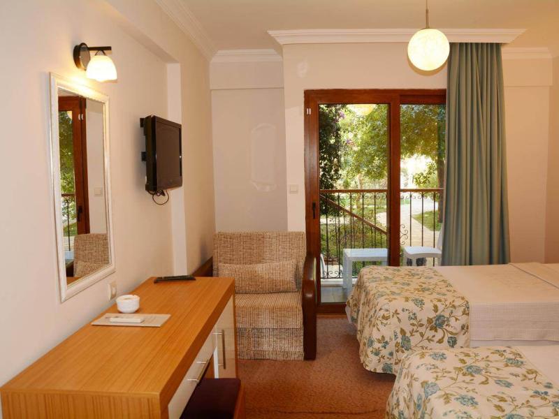 Perdikia Hill & Family Hotel