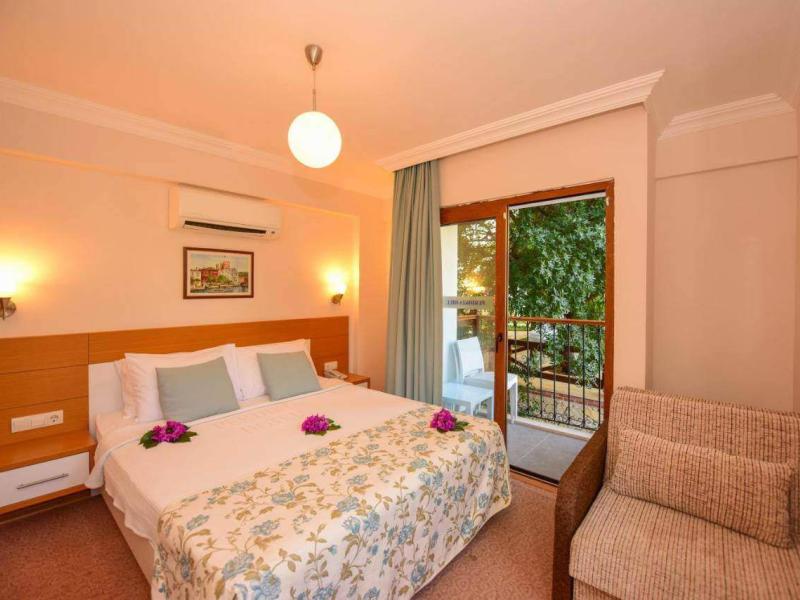 Perdikia Hill & Family Hotel