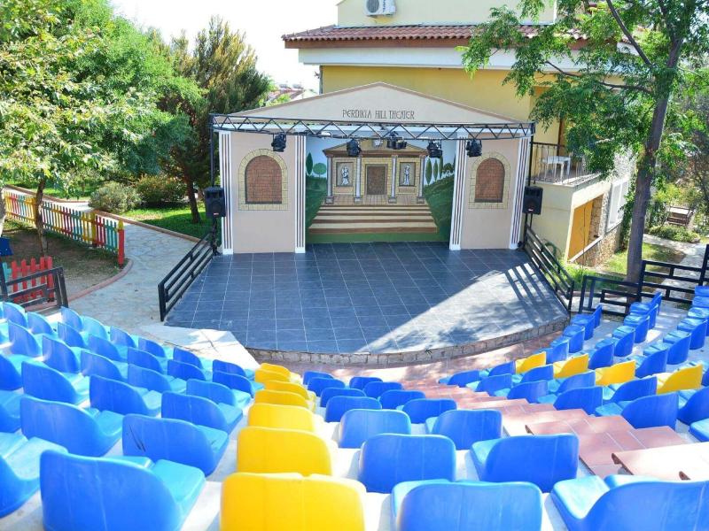 Perdikia Hill & Family Hotel