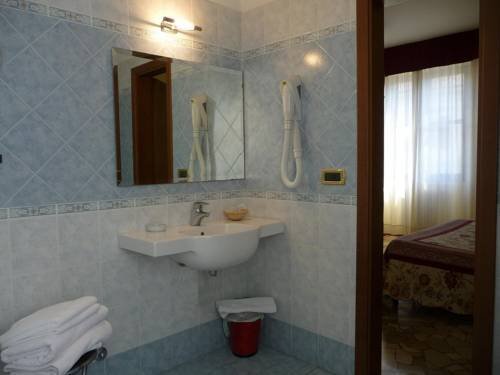 B&B Ariston Pisa Tower