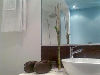 Petit Palace Opera Garden