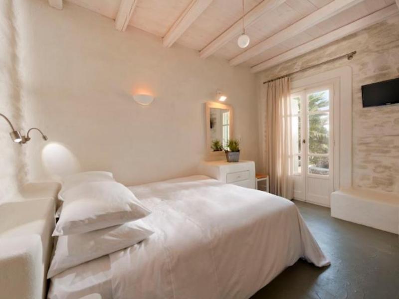 Petros Place Hotel