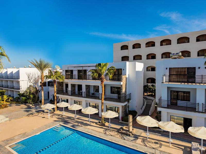 La Rosa Waves Resort