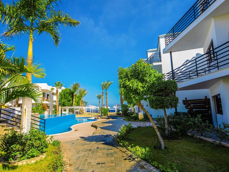 La Rosa Waves Resort