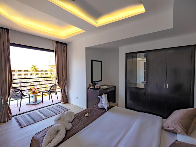 La Rosa Waves Resort