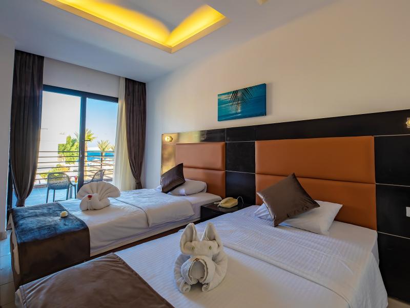 La Rosa Waves Resort