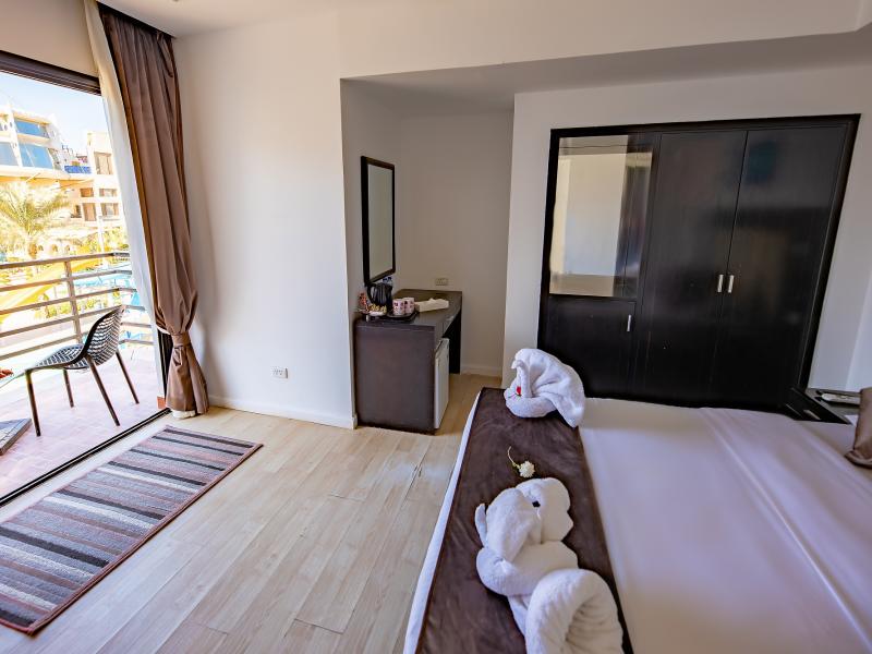 La Rosa Waves Resort