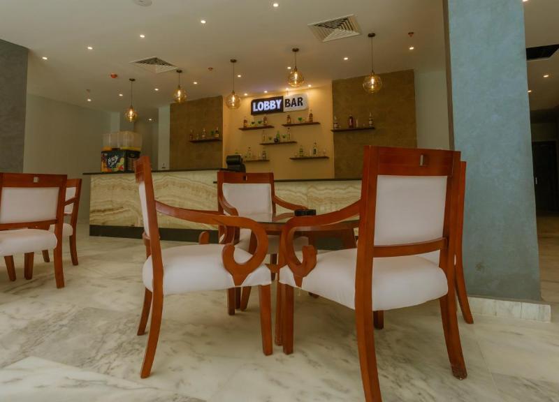 La Rosa Waves Resort