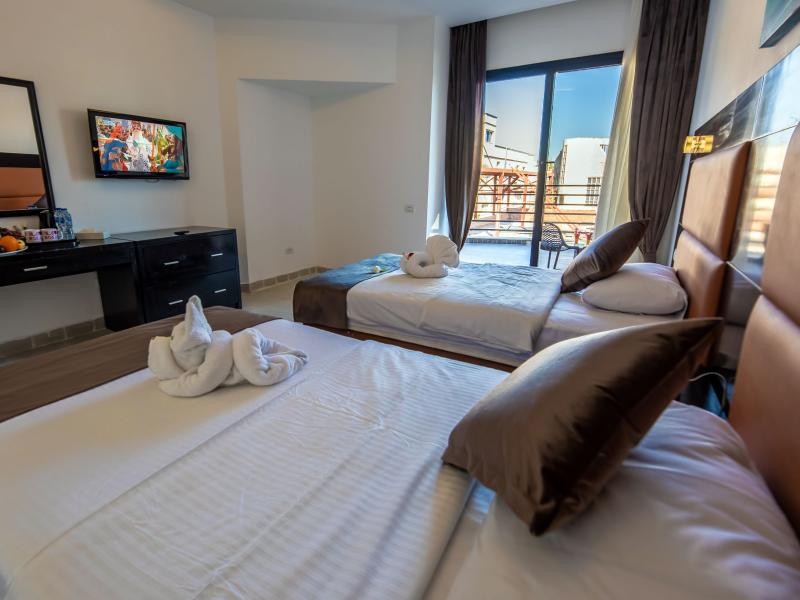 La Rosa Waves Resort