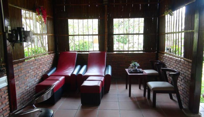 Pho Hoi Riverside Resort