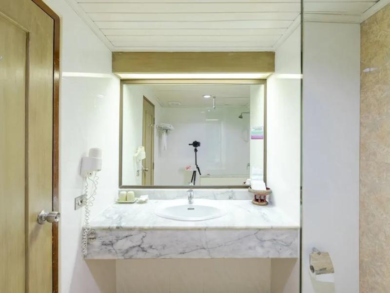 Pinnacle Lumpinee Park Hotel