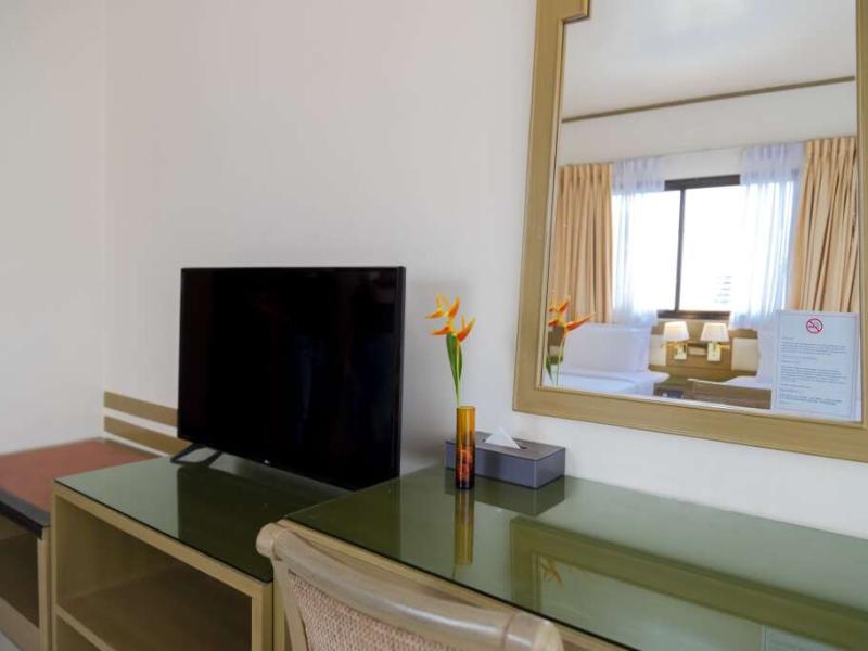 Pinnacle Lumpinee Park Hotel