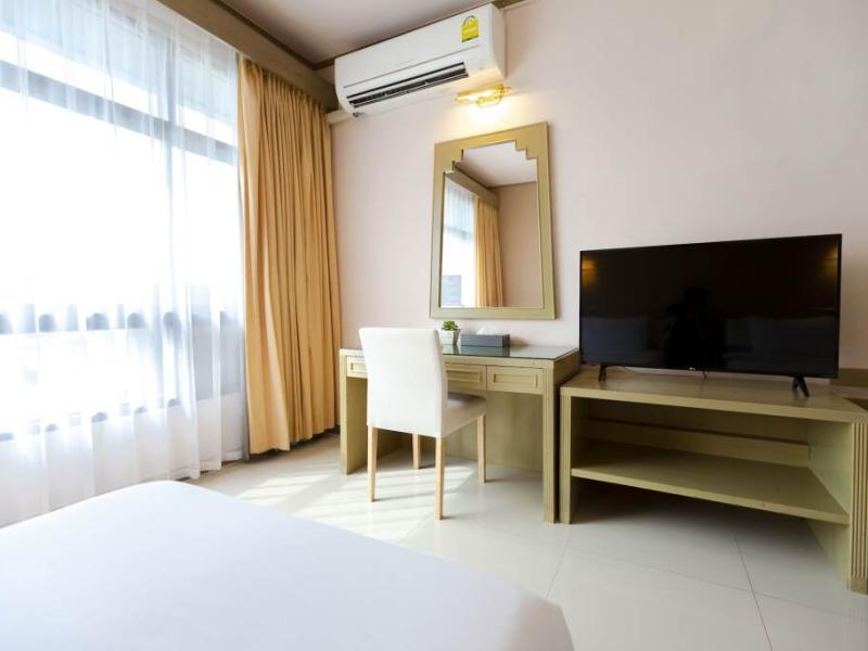 Pinnacle Lumpinee Park Hotel