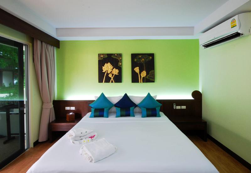 Ark Bar Beach Resort