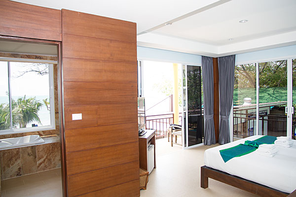 Ark Bar Beach Resort
