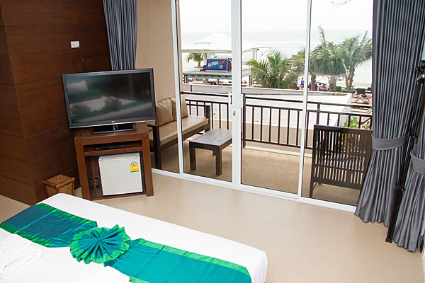 Ark Bar Beach Resort