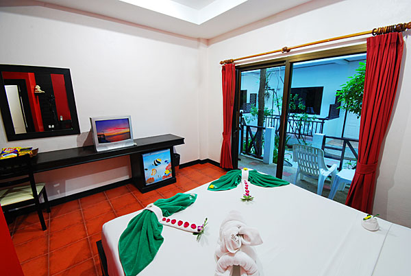 Ark Bar Beach Resort