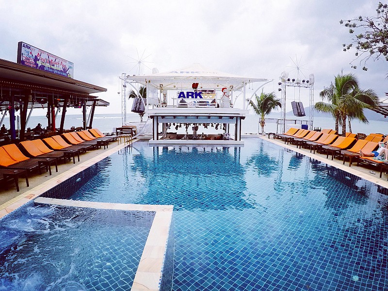 Ark Bar Beach Resort