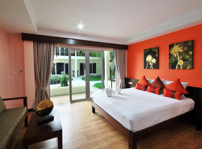 Ark Bar Beach Resort