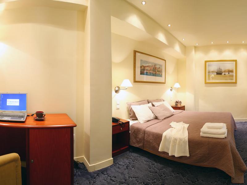 Piraeus Dream City Hotel