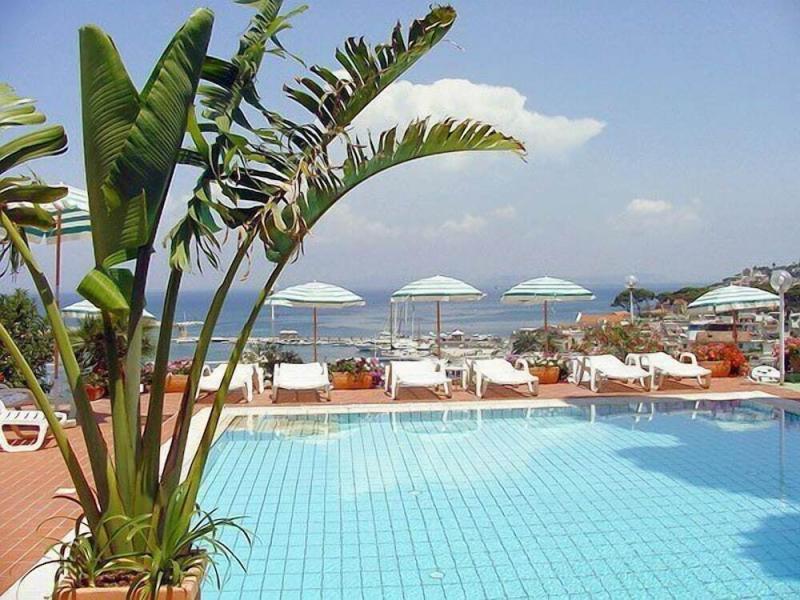 Hotel Pithaeusa
