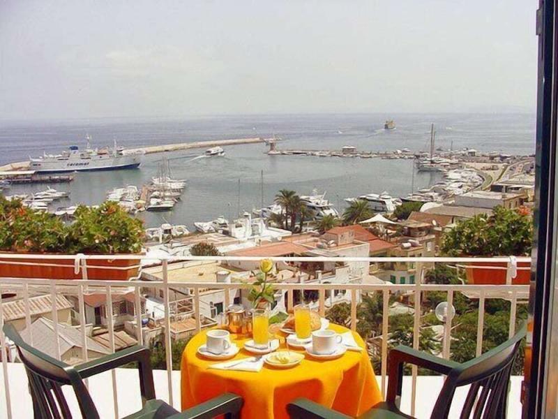 Hotel Pithaeusa