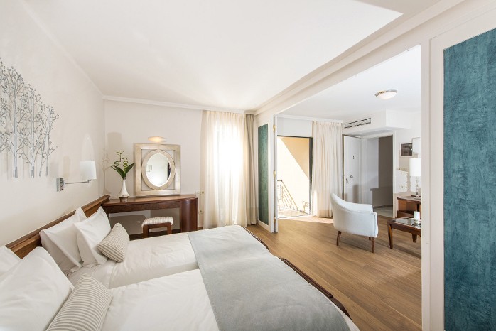 Avra City Hotel