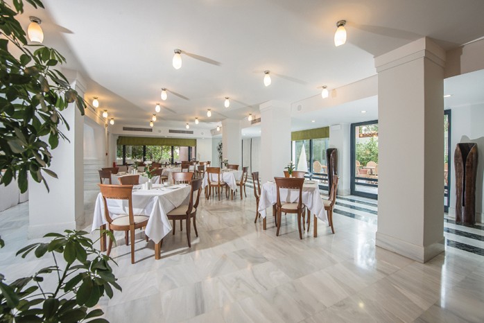 Avra City Hotel