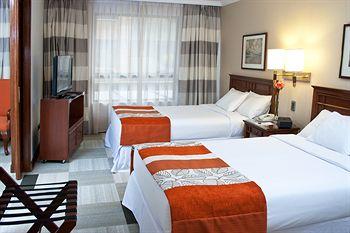 Plaza El Bosque Park & Suites