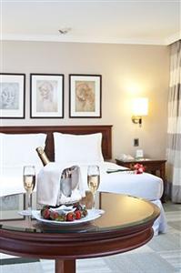 Plaza El Bosque Park & Suites