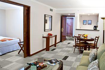 Plaza El Bosque Park & Suites