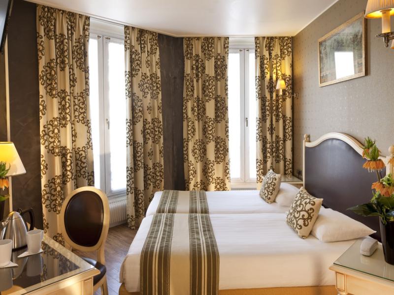 Hotel Plaza Elysees