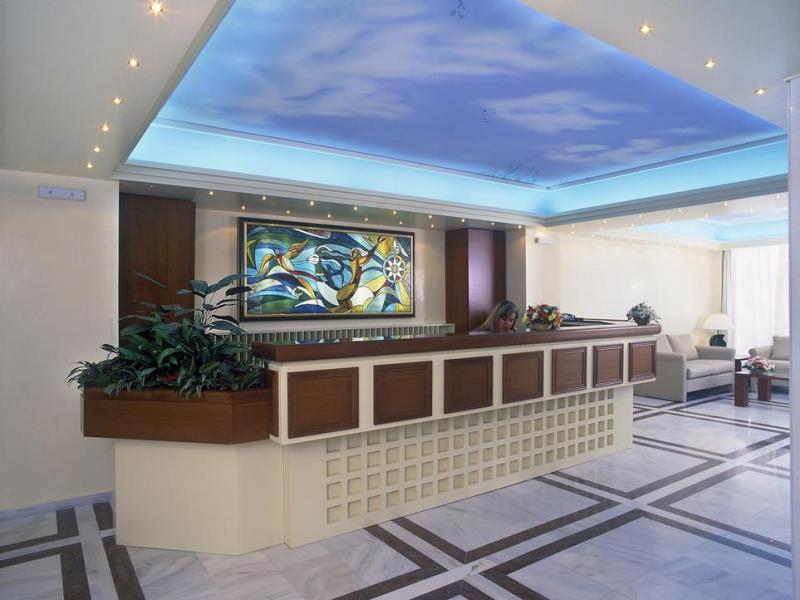 Plaza Vouliagmeni Strand Hotel